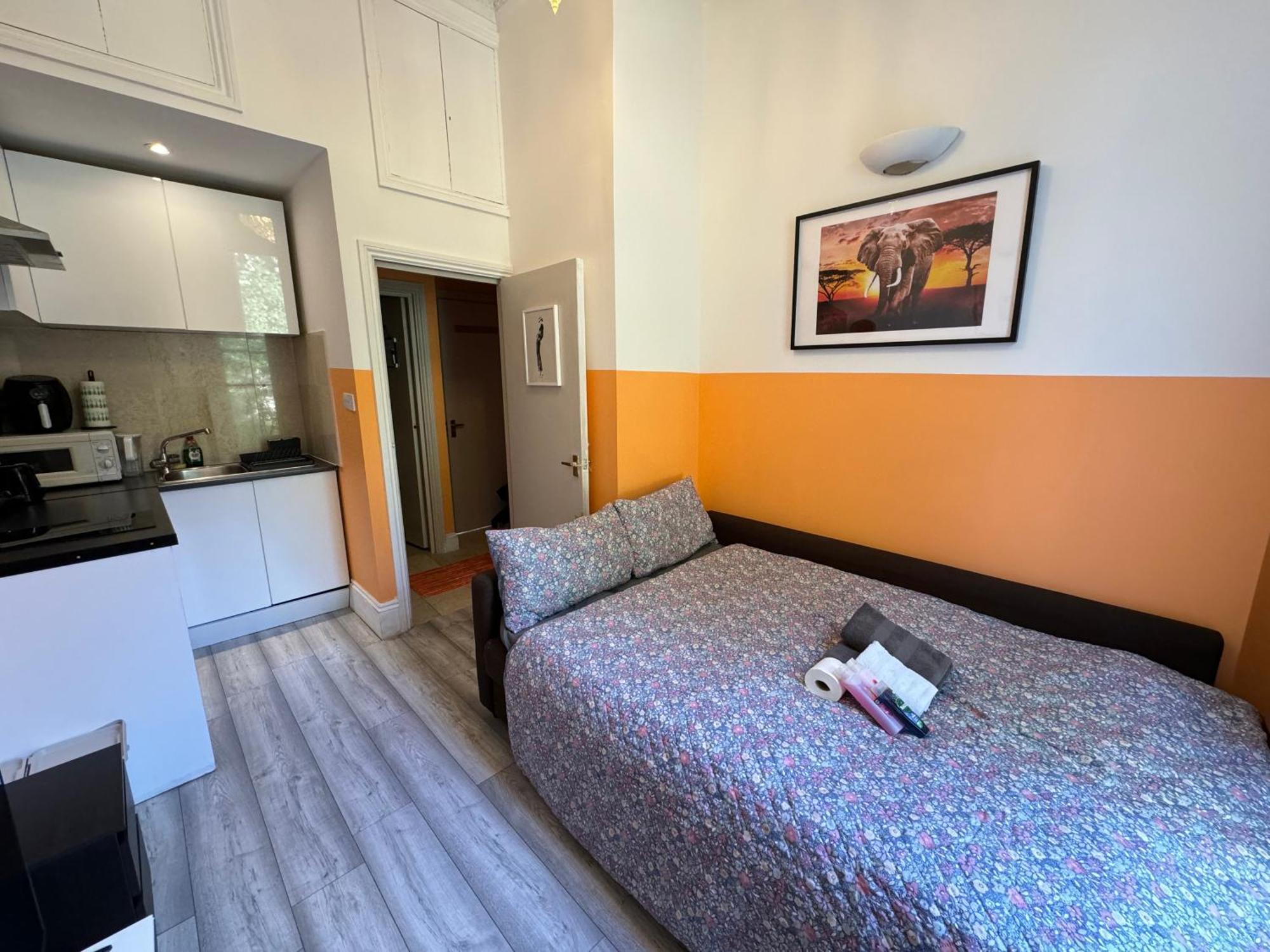 Central, Compact And Fashion Flat For 4 People With Breakfast In Kensington Zone 1 Londra Esterno foto
