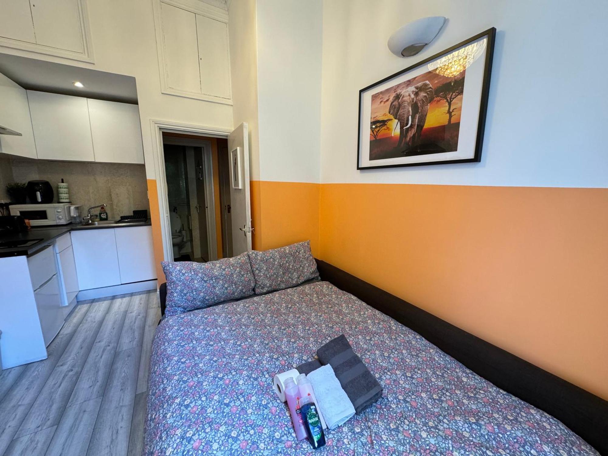 Central, Compact And Fashion Flat For 4 People With Breakfast In Kensington Zone 1 Londra Esterno foto