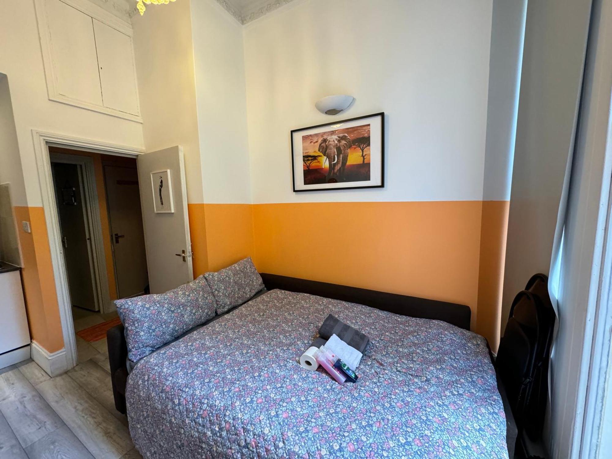 Central, Compact And Fashion Flat For 4 People With Breakfast In Kensington Zone 1 Londra Esterno foto